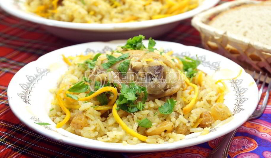 Рецепт плова с курицей, изюмом и морковью по-корейски