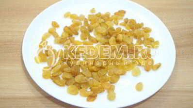 плов с курицей, изюмом и морковью по-корейски