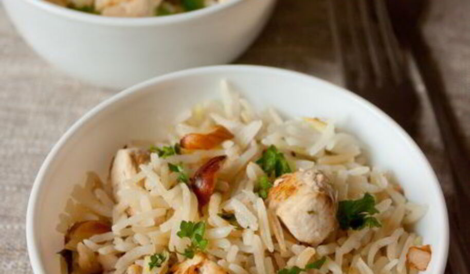 Рецепт рисового пилава с курицей и миндалем