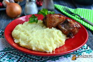 Пышное картофельное пюре с яйцом и сметаной