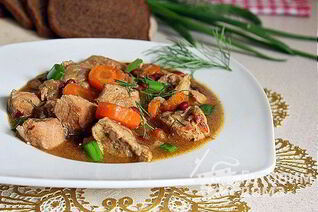 Мясное рагу с фасолью