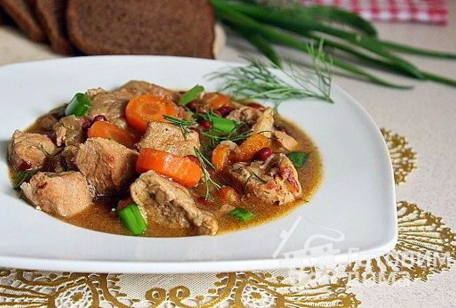Мясное рагу с фасолью
