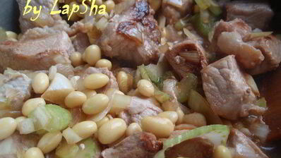 мясное рагу с соевыми бобами и орегано