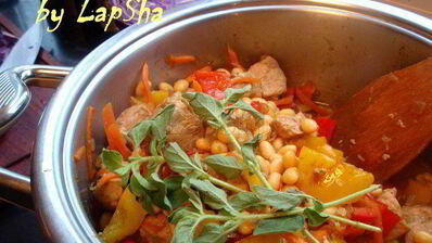 мясное рагу с соевыми бобами и орегано