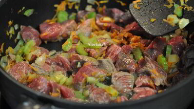 мясное рагу с тыквой спагетти