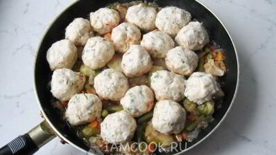 овощное рагу с тефтелями