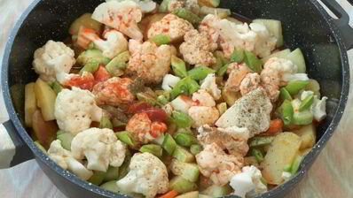 овощное рагу с цветной капустой и стручковым горошком