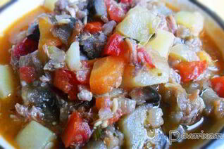 Овощное рагу с тушенкой