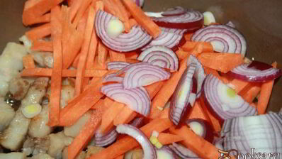 рагу из картофеля со свиной грудинкой в мультиварке