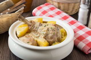 Рагу из курицы в сметане