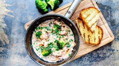 рагу из морепродуктов с соусом зеленый перец