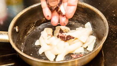 рагу из морепродуктов с соусом зеленый перец