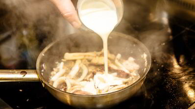 рагу из морепродуктов с соусом зеленый перец