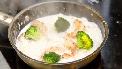 рагу из морепродуктов с соусом зеленый перец