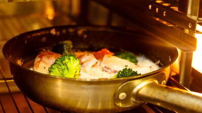 рагу из морепродуктов с соусом зеленый перец