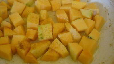 рагу со свининой и тыквой в горшочках