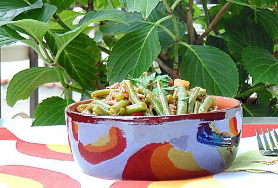 Стручковая фасоль с мясным рагу