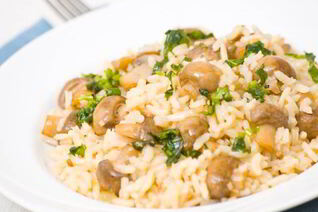 Ризотто с грибами, брокколи и миндалем