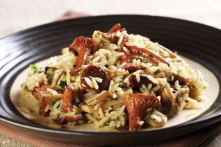 Ризотто с лисичками, луком-шалотом и пармезаном