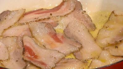 ризотто с перепелиными яйцами и копченым салом