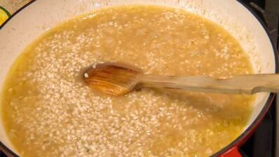 ризотто с перепелиными яйцами и копченым салом