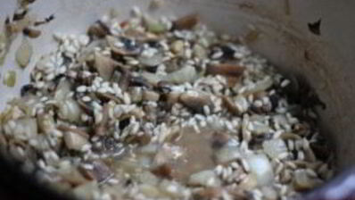 ризотто с шампиньонами и луком