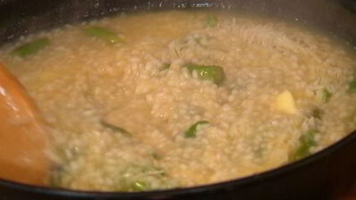 ризотто со спаржей и пармской ветчиной