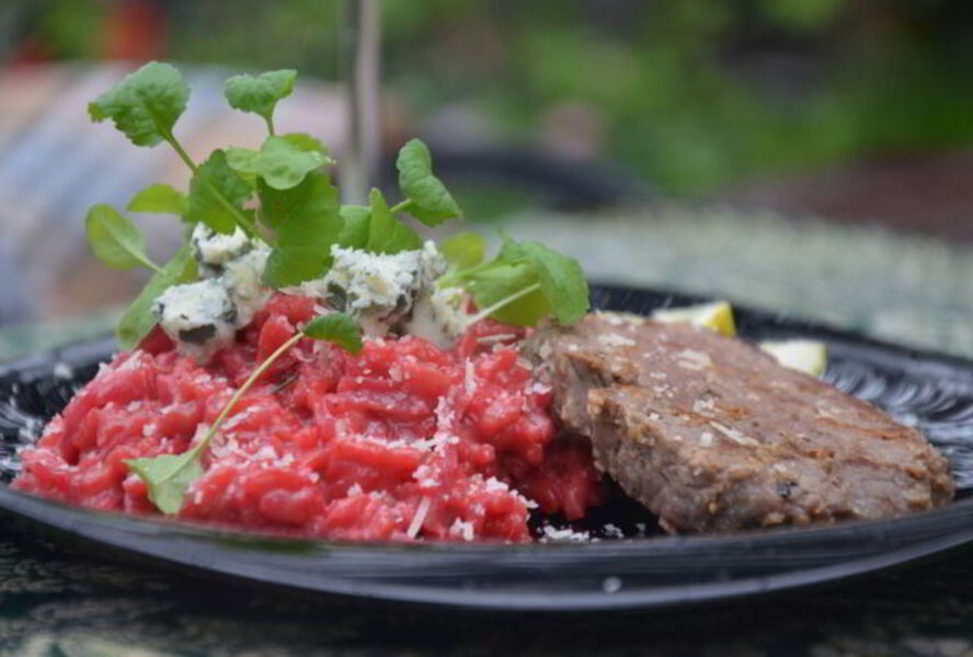 Ризотто со свеклой и стейками