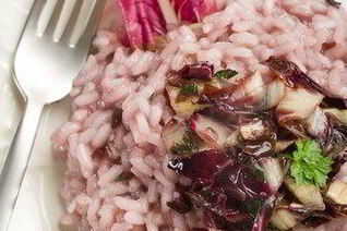 Розовое ризотто с радиккьо и красным вином