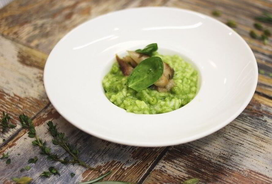 Зеленое ризотто со скумбрией