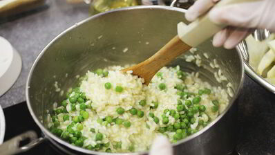 зеленое ризотто со скумбрией