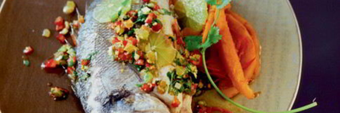 Дорада с овощами, лимоном и печеной тыквой