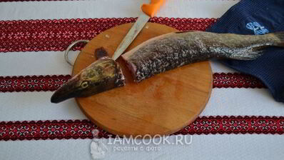 фаршированная щука с салом в духовке