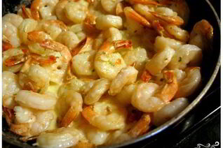 Креветки в сливочно-чесночном соусе