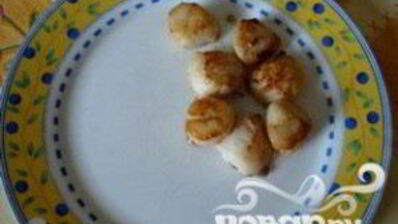 морские гребешки с фондю из лука-порея