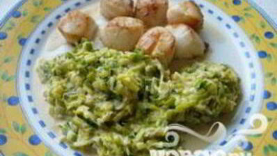 морские гребешки с фондю из лука-порея