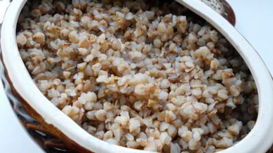 рыба с гречневой крупой в горшочке