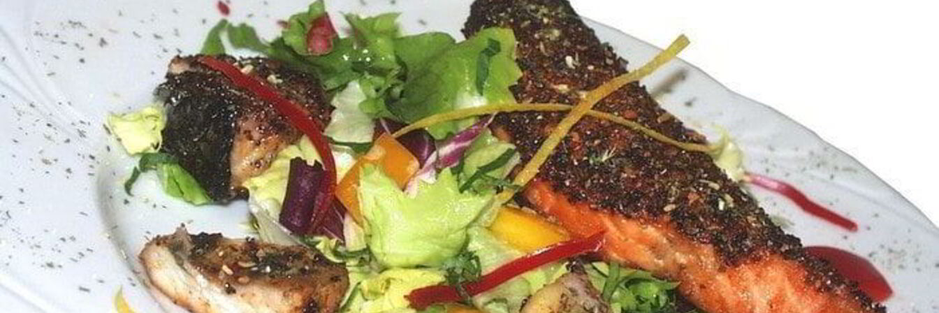 Рыбное филе на гриле с салатом