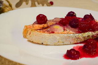 Семга в клюквенном соусе