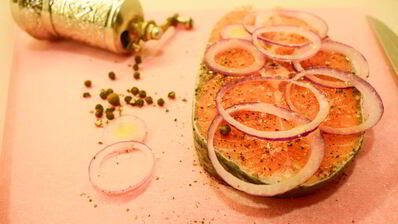 семга в клюквенном соусе