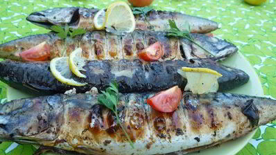 скумбрия на гриле по-домашнему с базиликом и лимоном
