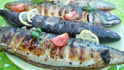 скумбрия на гриле по-домашнему с базиликом и лимоном