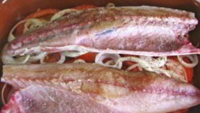 скумбрия в духовке с помидорами