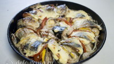 скумбрия, запеченная с помидорами и лимоном