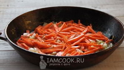 треска тушеная с морковью и луком