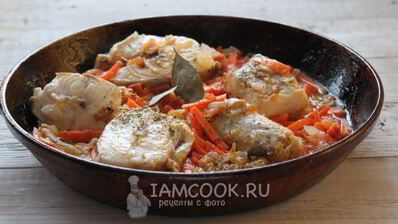 треска тушеная с морковью и луком