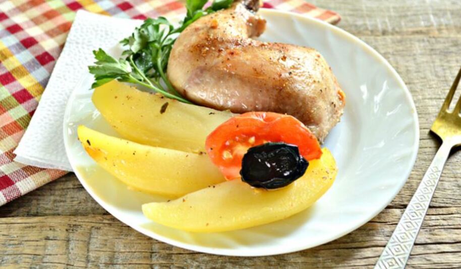 Рецепт цесарки в духовке с картофелем и черносливом