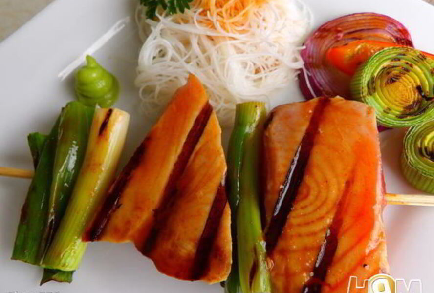 Тунец кусияки под соусом тарэ