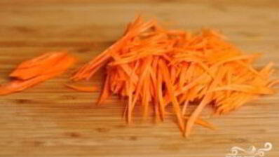 тушеная скумбрия с луком и морковью