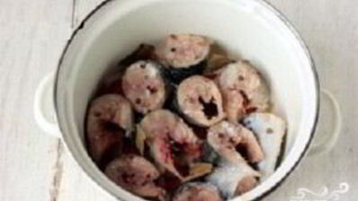 тушеная скумбрия с луком и морковью